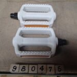 Pedals one piece nylon body white 9/16 in
